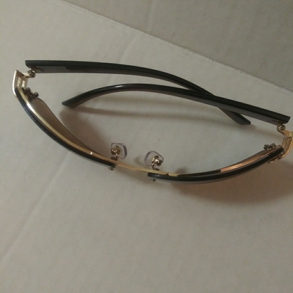 Glasses - Picture 4 of 5